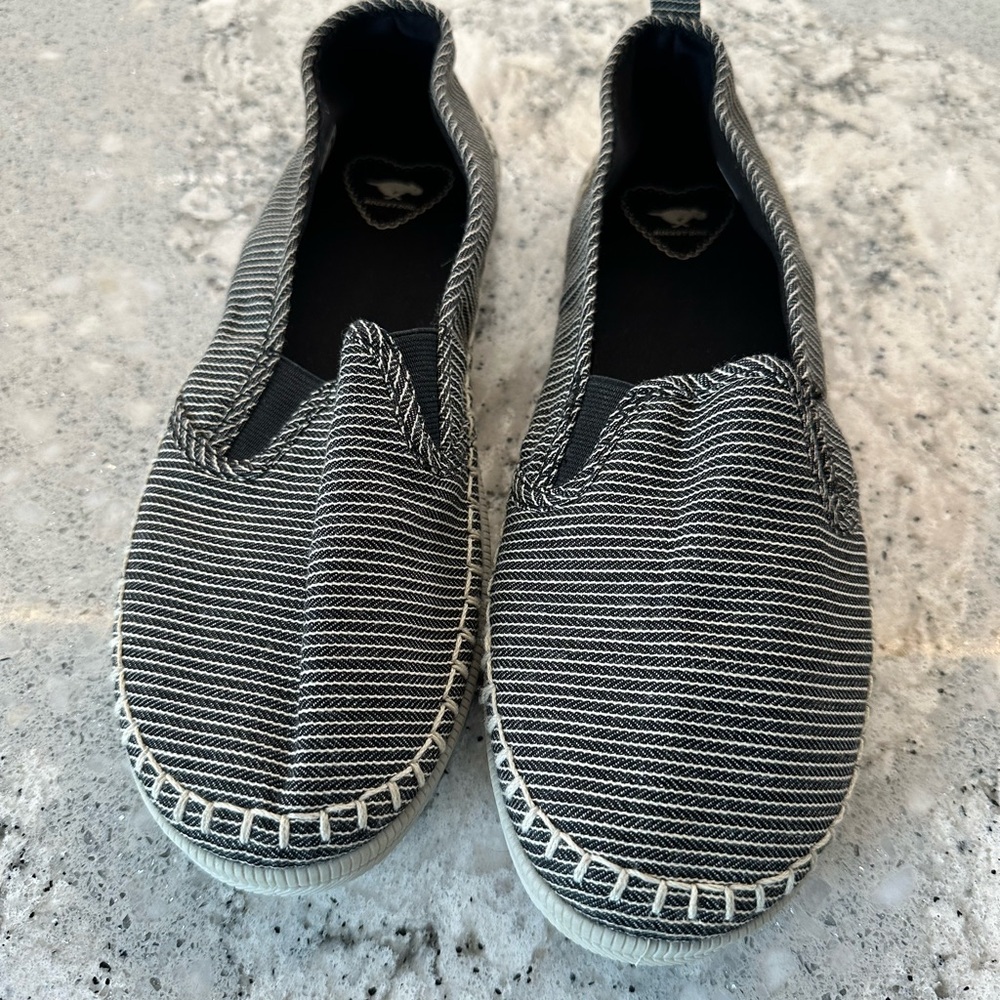 Rocket Dog Women’s Striped Black and White Slip-On Flats Size 10